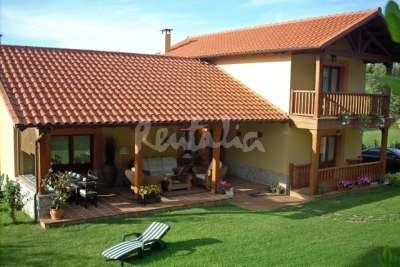 Pablosanchism's tweet photo. Villa de 8-10 personas a 2 km de la playa en Belmonte (Llanes - Asturias) http://t.co/MoJN7E6U @rentalia @elenamrojas http://t.co/8RxGRv2M