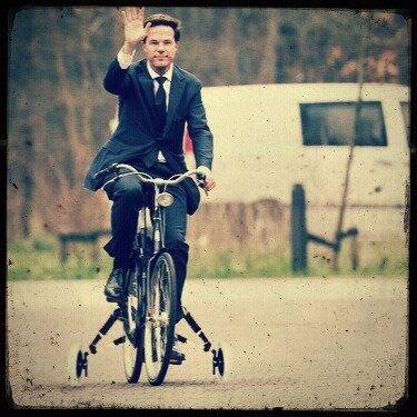 LeonDeckers's tweet photo. En dan is het kabinet toch nog #gevallen http://t.co/EUmvY0DM