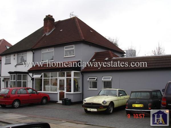 HAAEstates's tweet photo. 3 Bedroom House - Palmers Green - £1500PCM http://t.co/1NyiRb6u