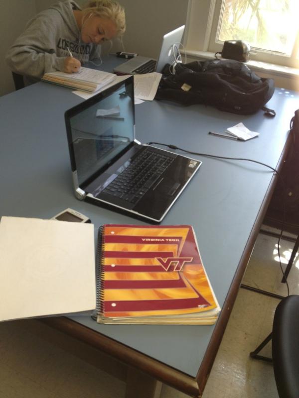 annepishko's tweet image. “@SonicKaye: Lancer Pride @TinaVerhulst  studious @annepishko #Shocker http://t.co/bIF6GD5I” #HatingLife #LastAssignment #GetMeHome