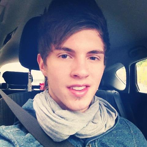 bin jetzt wieder in Köln u gleich geht's ab zum Dreh mit Dsds Magazin :) !! Mega gummidrücker Euer Joey !!