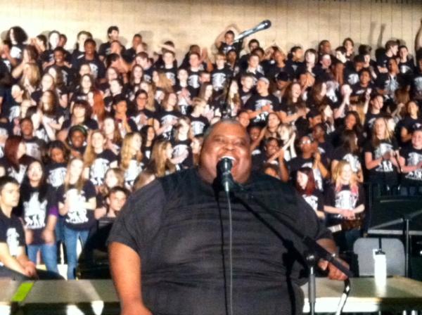 NEMplsMN's tweet photo. Enjoyed it! RT @MPS_News R. Robinson, MN's master male vocalist performs w/ 600+ MPS choral students & Jazz ensemble http://t.co/4dEa53Y7