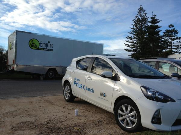 LukeMitchell__'s tweet photo. On location this morning with #WayneThePrius ... and a coffee cup.
Wayne was a bit tired.
#NoPunIntended http://t.co/Ah8IXWUQ
