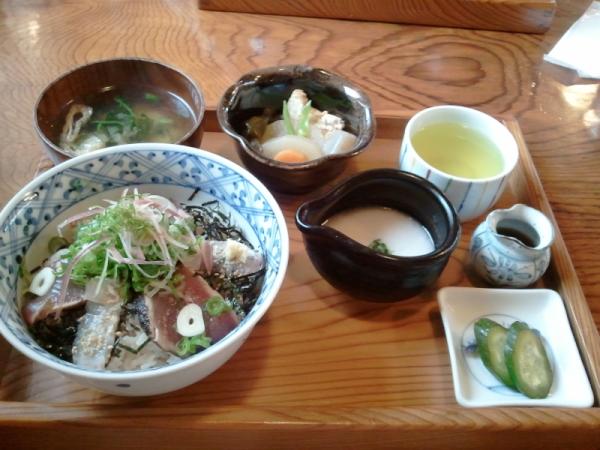 meil's tweet photo. 萬やの魚丼、食す。久しぶりに美味しかった～(*´˘`*)♡"+｡:. http://t.co/MvCGfTG2