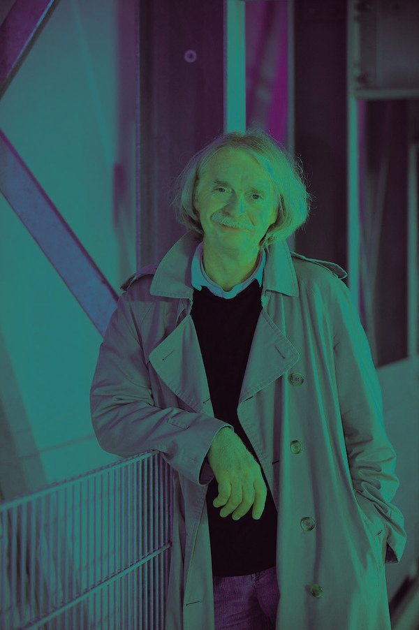 Lesung am 12. Juni ab 18:30 Uhr live bei uns in der Cine Lounge oder als Stream im Internet. autorenimhotel.de