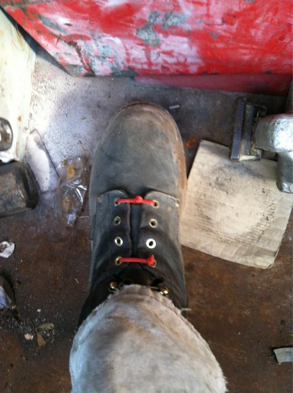 DCHolley's tweet image. Fuck the bootlaces, I zip tie it up! #yameannnnnn #fireproblems