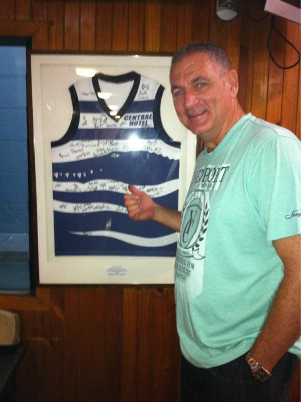 whiskersmillar's tweet photo. @JackhammerMack @CT_01 @brigalo  I'm already feeling at home in Port Douglas boys ! http://t.co/NXJ4bk8A