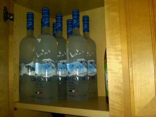 miss_danielle13's tweet image. In the cupboard where I babysit. Plus another bottle in the fridge..#whoa #loaded #notmessinaround