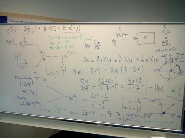 Ir_WME's tweet image. Kijk, das nog eens mooi #HZDSP #frequencyresponse #math #nice #seriousstuff