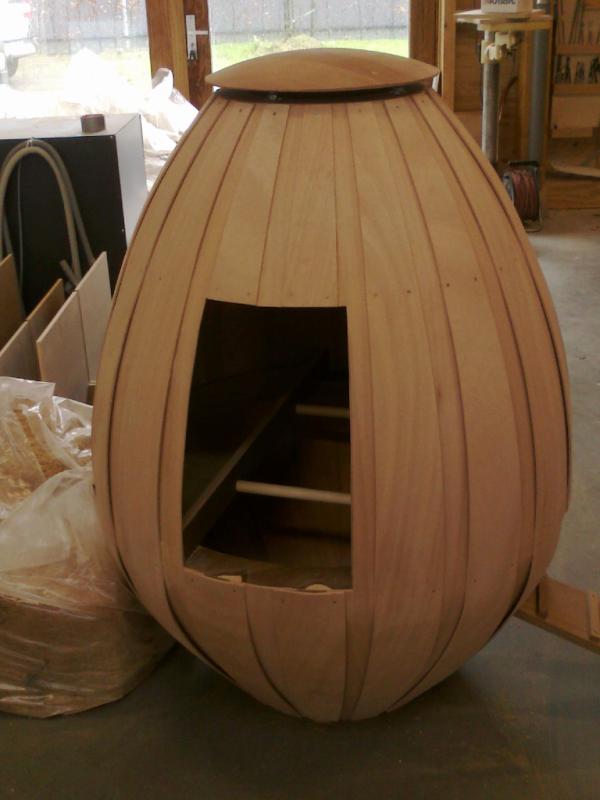 En voor wie het niet meteen i n één keer ziet .... nog een foto #design #kippenhok @ Harmens meubelmakerij