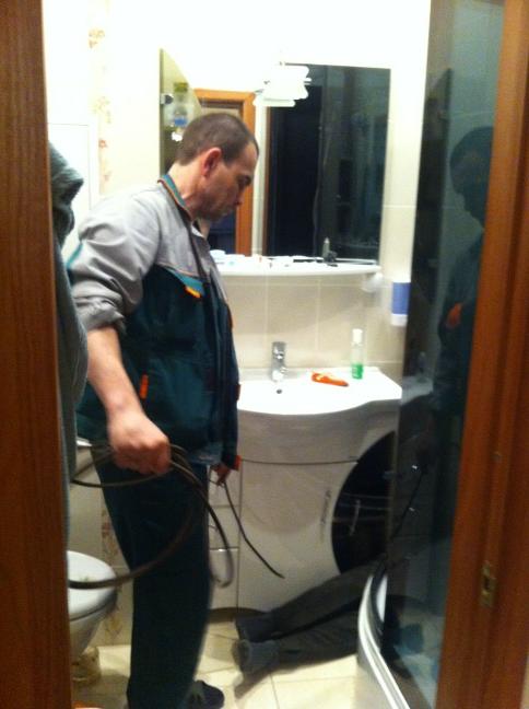 webarter's tweet image. Трезвые сантехники за работой