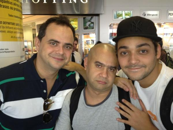 cariocadelegado's tweet photo. No aeroporto agora: Eu, Babi Panicat e Edu. http://t.co/UJyg2wcl