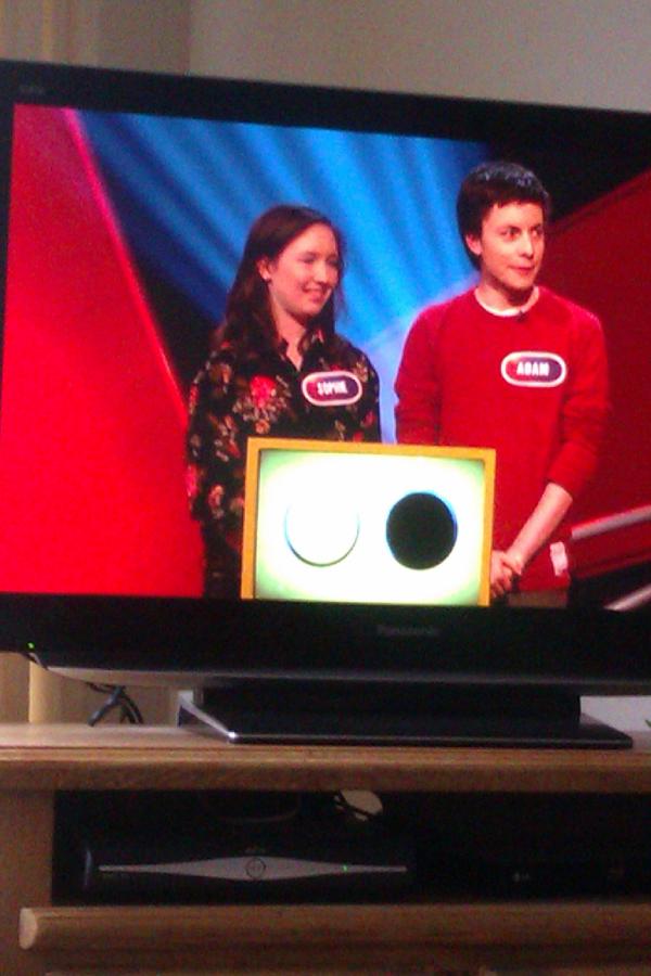 Is this tom hodgson on pointless with a posh bird?