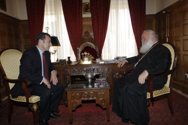 NikosPolyzos's tweet photo. 26/4/2012:Συνάντηση κ.Πολύζου με τον Mακαριώτατο Αρχιεπίσκοπο Αθηνών και Πάσης Ελλάδος κ.Ιερώνυμο.
http://t.co/rBSiD3eb http://t.co/frFGYzVx