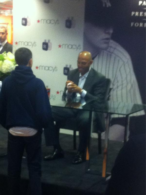 EricCAstillo720's tweet photo. @MarianoRivera looking sharp, I was screaming waving my hat in front, no autograph :( but I still think ur the best!!! http://t.co/65l9HrMx