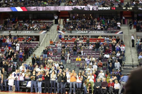 DetroitPistons's tweet photo. Standing ovation for #BigBen during timeout. @Palace is electric tonight! #Pistons http://t.co/lT41nc2E