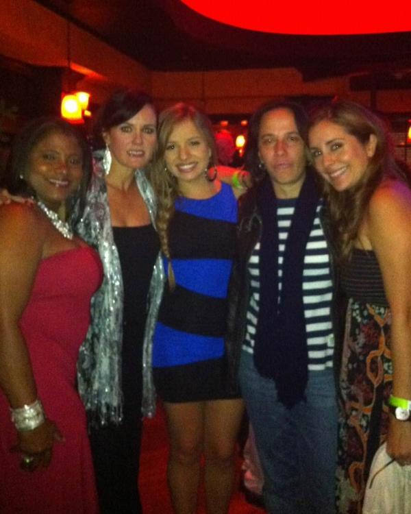 SandraItzel's tweet photo. clebrando en #bluemartinibrickell a mi querido #ArquimidesRivero las bellas #Viode #CarmenDaisy #Janette @karymelozano http://t.co/z2Q5ElGh