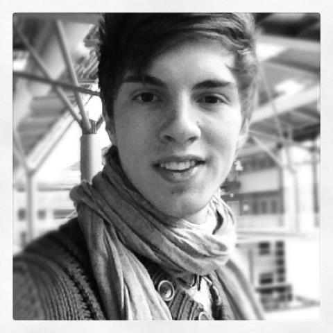 So jetzt gehts gleich ins Studio !! Heute wieder ewig lange Tag puhh !!! Gummidrücker euer Joey ♥