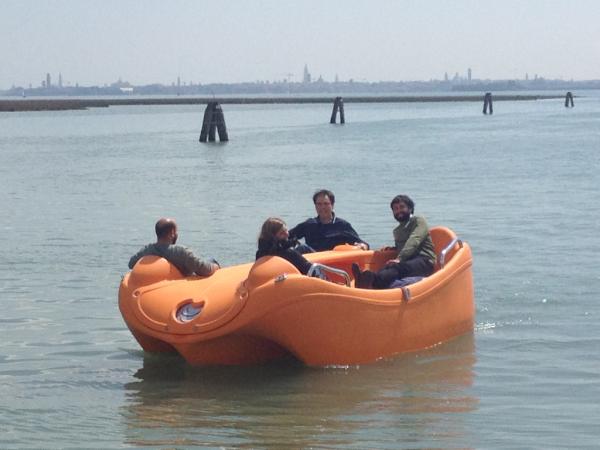 Per chi non l'ha provata durante il Salone, ecco la barca solare-elettrica Solar e-xclusive di #GardaSolar ! #nautica