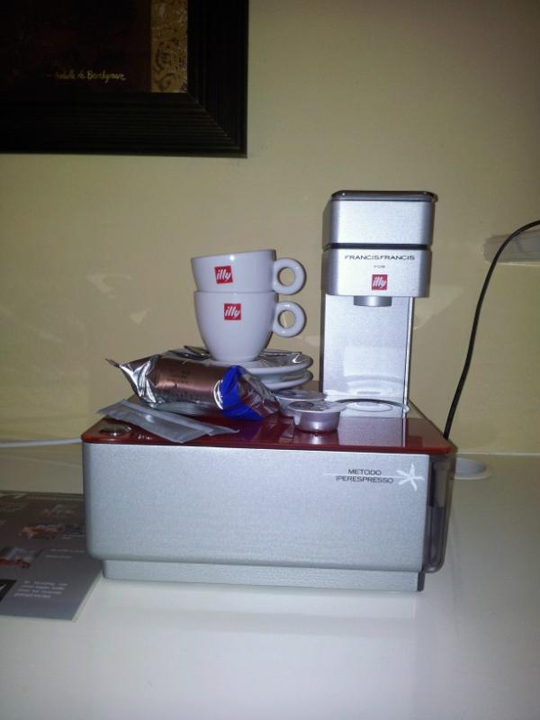 Na het diner in de Kastanjehof op je hotelkamer je eigen illy koffie zetten. Vanaf nu op alle kamers in de Kastanjehof.