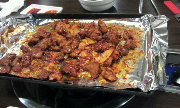 pj7w6's tweet photo. 오늘 친한 친구와 형과 곱창에 소주한잔^^ http://t.co/r5S8I51i