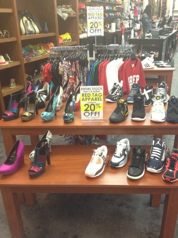 cmeasterwood's tweet photo. Check out our 20% off red tag sale @citygearSCity @citygearPBMall @citygearStVMall @citygearpecan @martysterryrd http://t.co/K8LhhOnE