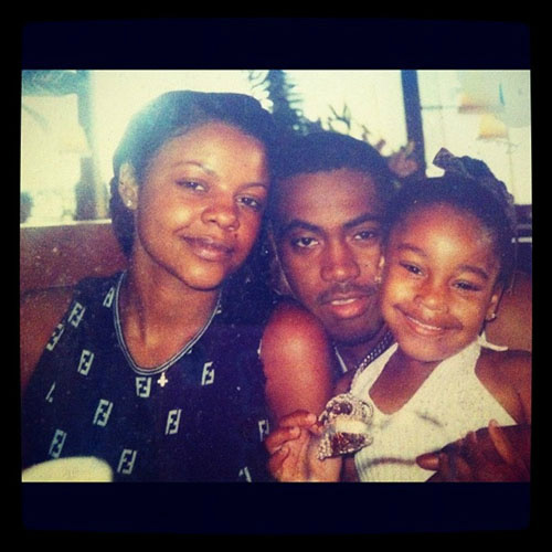 BlckPrlEnt's tweet photo. Wow! @KAT_CSM: @Nas BABY MOTHER @CarmenBryan BLASTS HIM ON TWITTER FOR "DAUGHTERS" TRACK http://t.co/3NaXGX6i http://t.co/KtUYeRNL