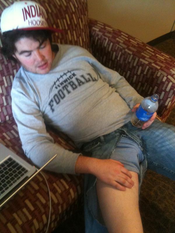 yungnowick's tweet image. @milfandcookies3 ripped jeans #GDIproblems
