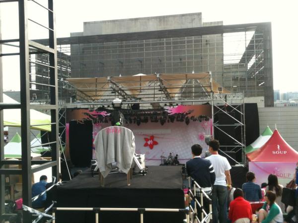 BBBOOING's tweet photo. 올해는 날씨가 좋네~~뷰민라 음악감상중 ㅎ http://t.co/9Lz7RsLE