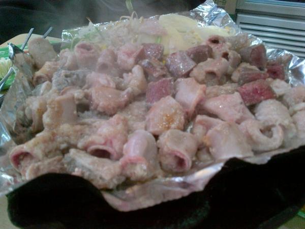 nyaongeeee's tweet photo. 음.....곱창먹고있어요...ㅋ http://t.co/QRCTDTkb
