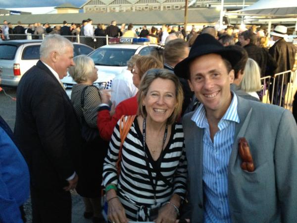 @SirLeslieVernon <a href="/jtthefuzz13/">Justin T</a> @lizey8 <a href="/HRH_SSY/">Sophie SY</a> show your hands.Pleased the phallic opener is still visible #lovethewood