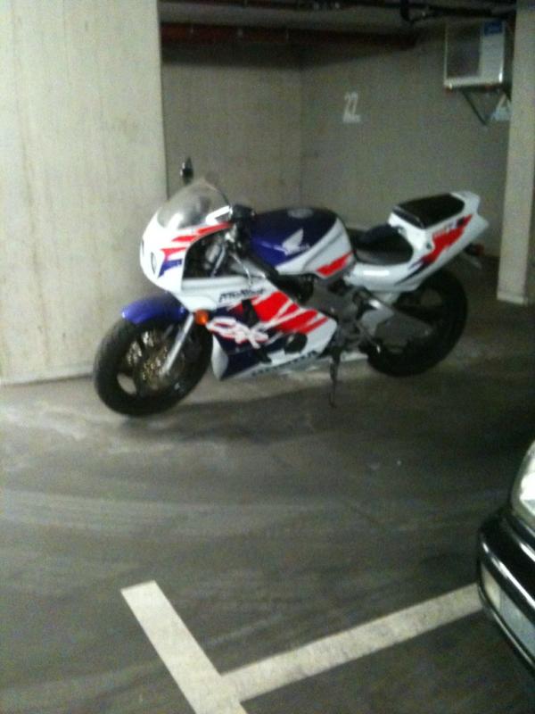 sylost's tweet photo. @poolie Honda cbr 400 rr ;) http://t.co/uOfjUjgx