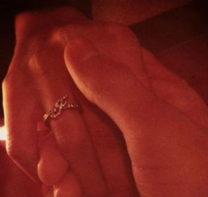 GSelPriv's tweet photo. Forever♥ http://t.co/iwOz7sQN