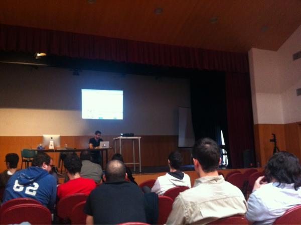 kelevrasl's tweet image. #NSConf2012 @hhkaos con una app en SensaTouch