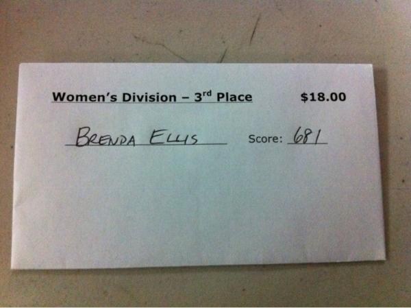 BrendaEllis4's tweet photo. Sweepers last night. Bowled pretty well.Ended up with a 420 series.#gingerbeatthis. http://t.co/wUCkCMcd