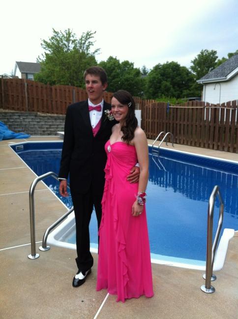 redkiwi41's tweet photo. Ellie going to prom tonight http://t.co/fCWNsRRA