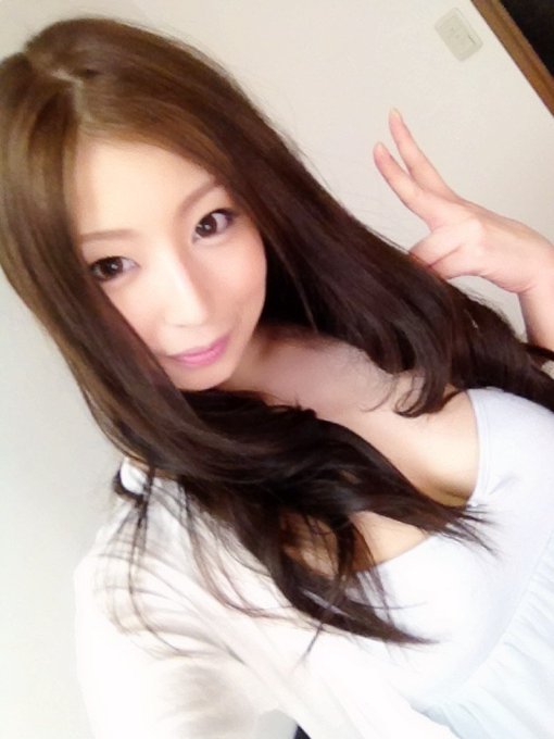 眠たいよお(&acute;･_･`)だけど、お腹減ったよ(/ _ ; )だから、おはよお＼(^o^)／‼‼ http://t.co/LyCUTlTA