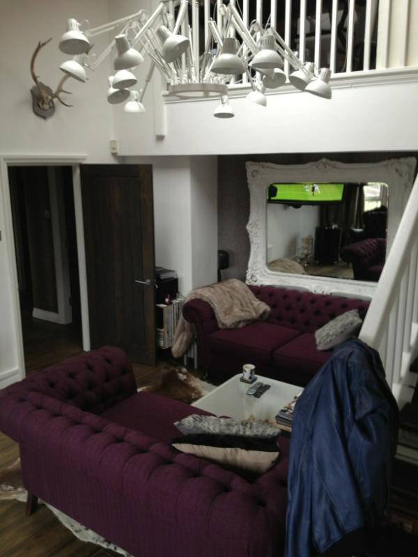 DrewTyson's tweet image. Cosy #castlequay #newsofas #cheaterfield