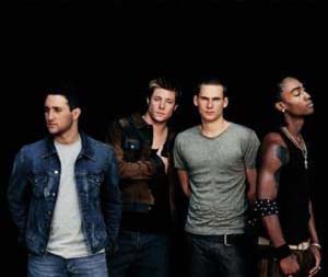 strawberykacang's tweet photo. #BLUE songs in the house. They're still the best for me! :') #LeeRyan http://t.co/2P9twvTu