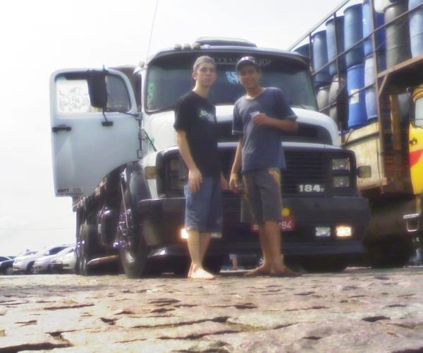 guh22_'s tweet photo. pq a gente só ve a importância das pessoas quando elas estão longe? Sem duvida meu irmão mais velho e maior amigo http://t.co/D9xAxj3