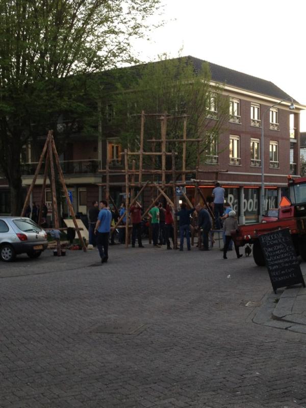 De opbouw voor koninginnedag is begonnen