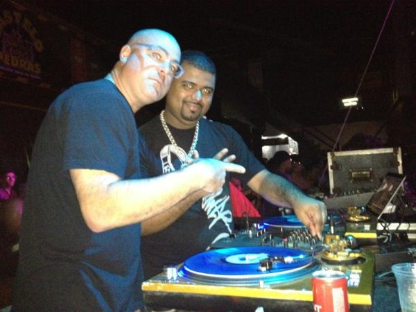 laverdadJR's tweet photo. DJ Phabyo on the 1's n 2's. #favelafunk http://t.co/h3sq0CcS