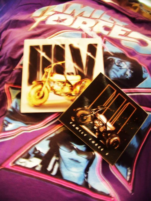 GabrielleIs2012's tweet image. I got a new appetite! :) @FamilyForce5 #zombie #craybutton #IIIV