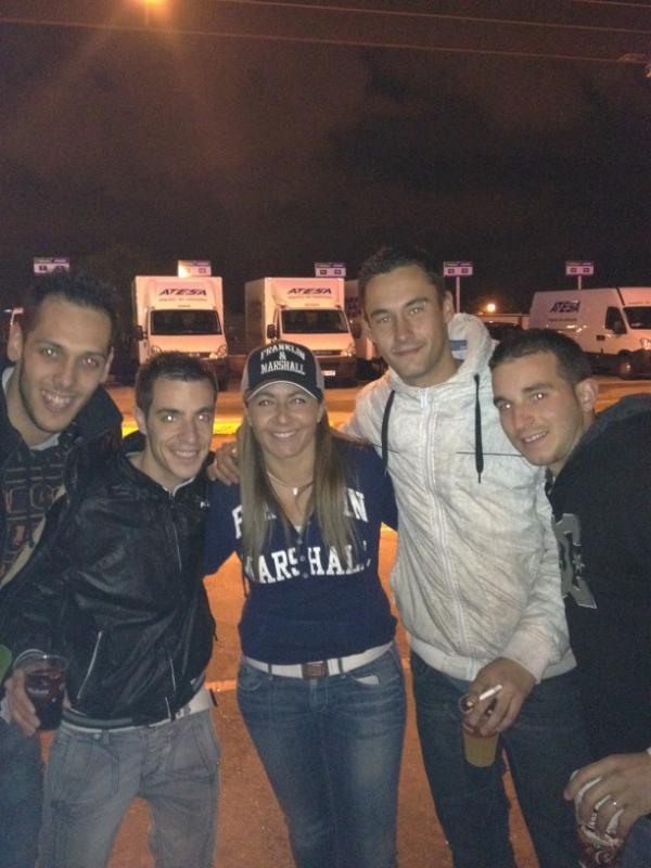 sergioriverodj's tweet photo. Vamos niño nada mas llegar una fotito con Dj Marta http://t.co/fh50SaRv