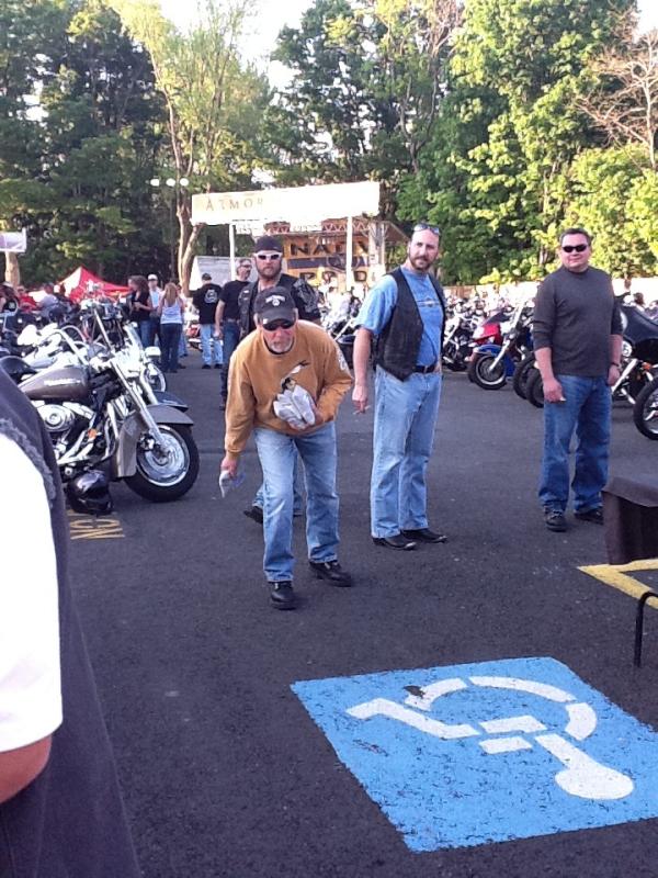 BuffaloBlueCrew's tweet photo. come on out to #armourinn #fun games win prizes!! http://t.co/IDPzcYgs