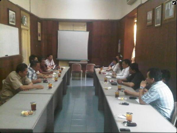 OLShopJogja's tweet photo. Konsultasi calon pengurus Asosiasi OLShop ke pengurus Kadin DIY http://t.co/hea37LF6