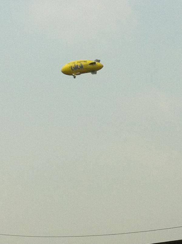 NandaUtie's tweet photo. @GoLookUp bright sky so i can see the baloon clearly #LookUpTheSky http://t.co/HvlrERUM