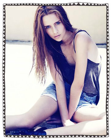 We are proud to announce: M A R I N A A L O N S O is now represented by Blow!