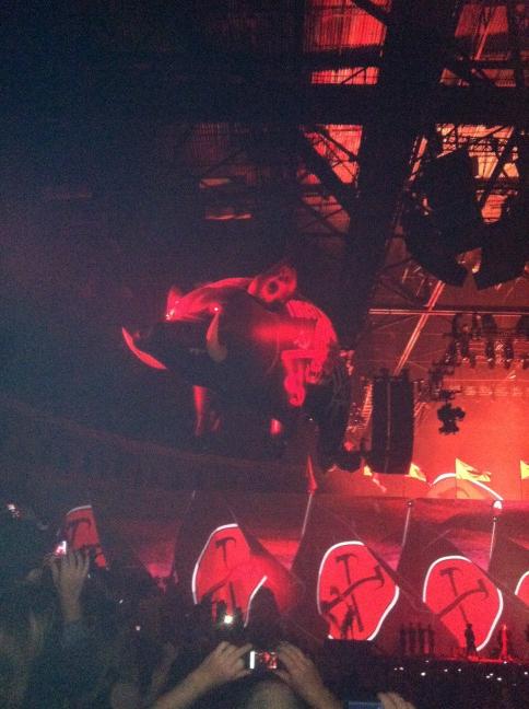 spros1964's tweet image. Fun to see The Wall Live - plus the Pig flew over our heads!