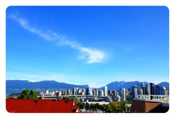 CommsLoft's tweet image. So happy to be back working in my favourite office this morning. Makes Mondays a little easier! #rooftopdeck